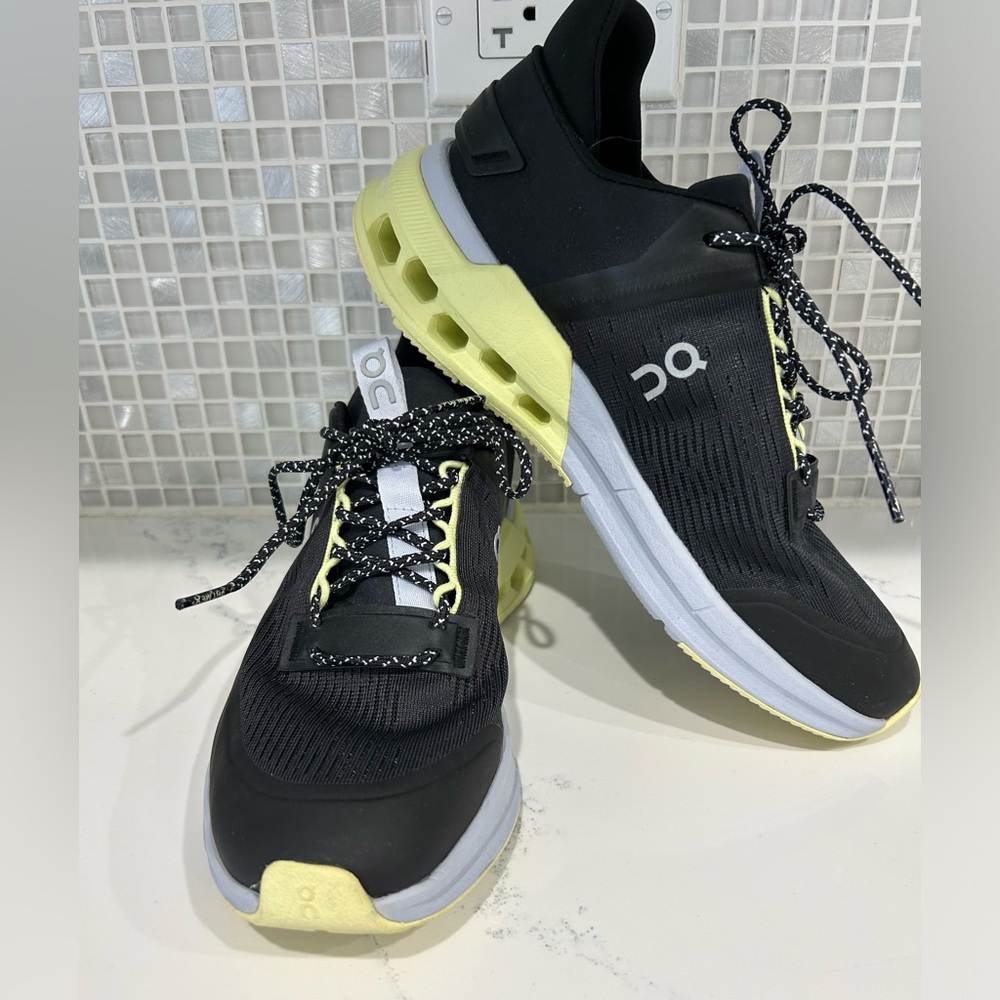 On Running Shoes 'Cloudnova Flux' in Black